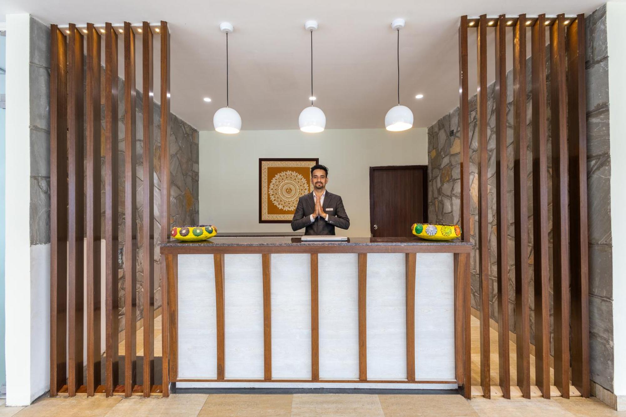 Hotel Sterling Corbett Garjia Esterno foto