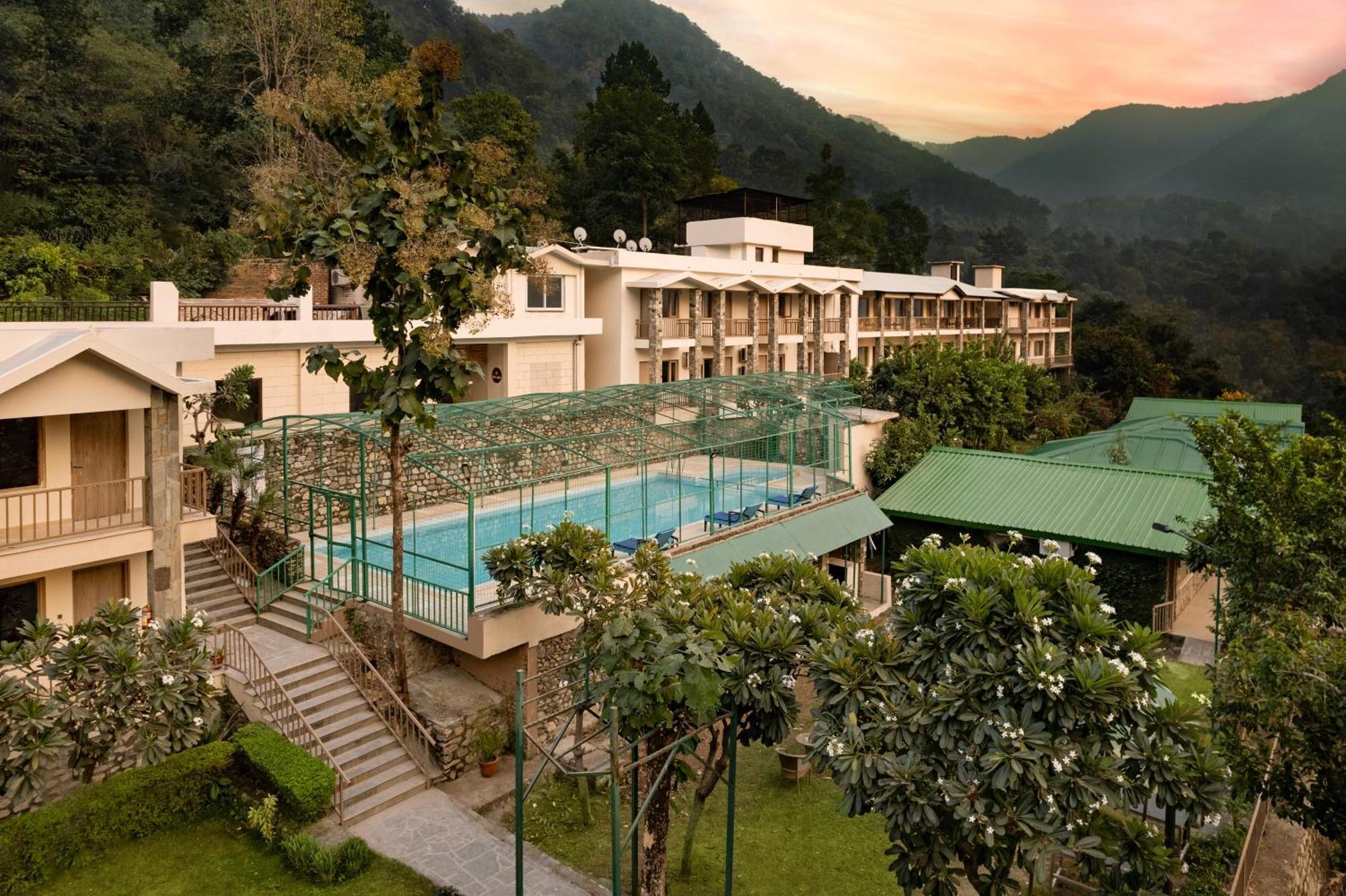 Hotel Sterling Corbett Garjia Esterno foto