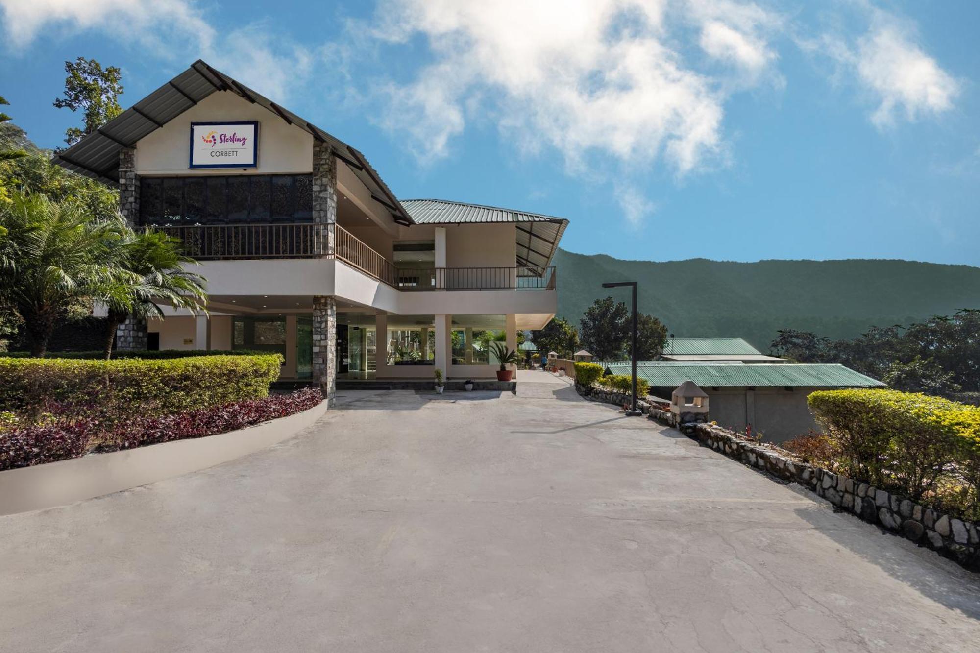 Hotel Sterling Corbett Garjia Esterno foto