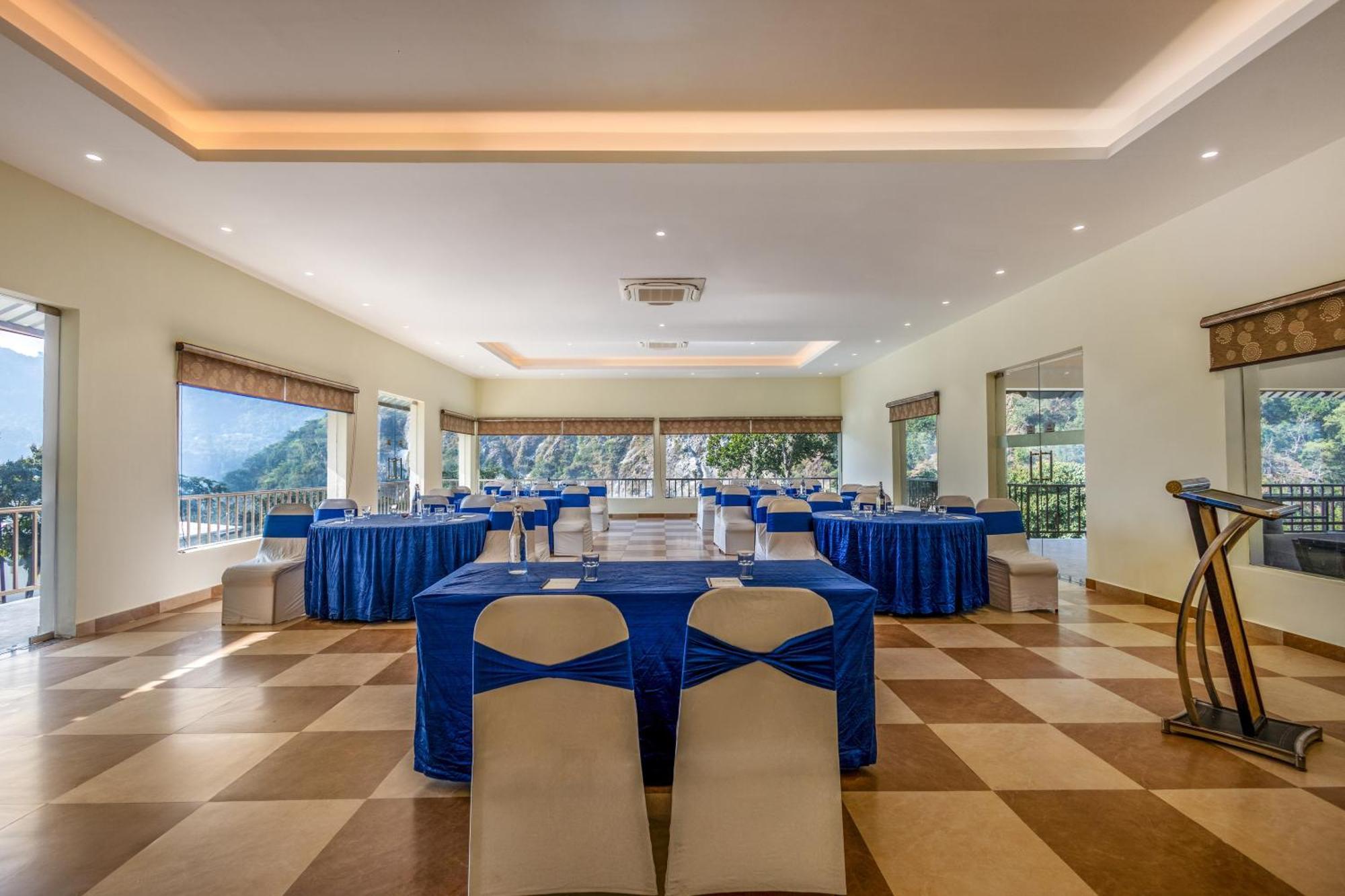 Hotel Sterling Corbett Garjia Esterno foto