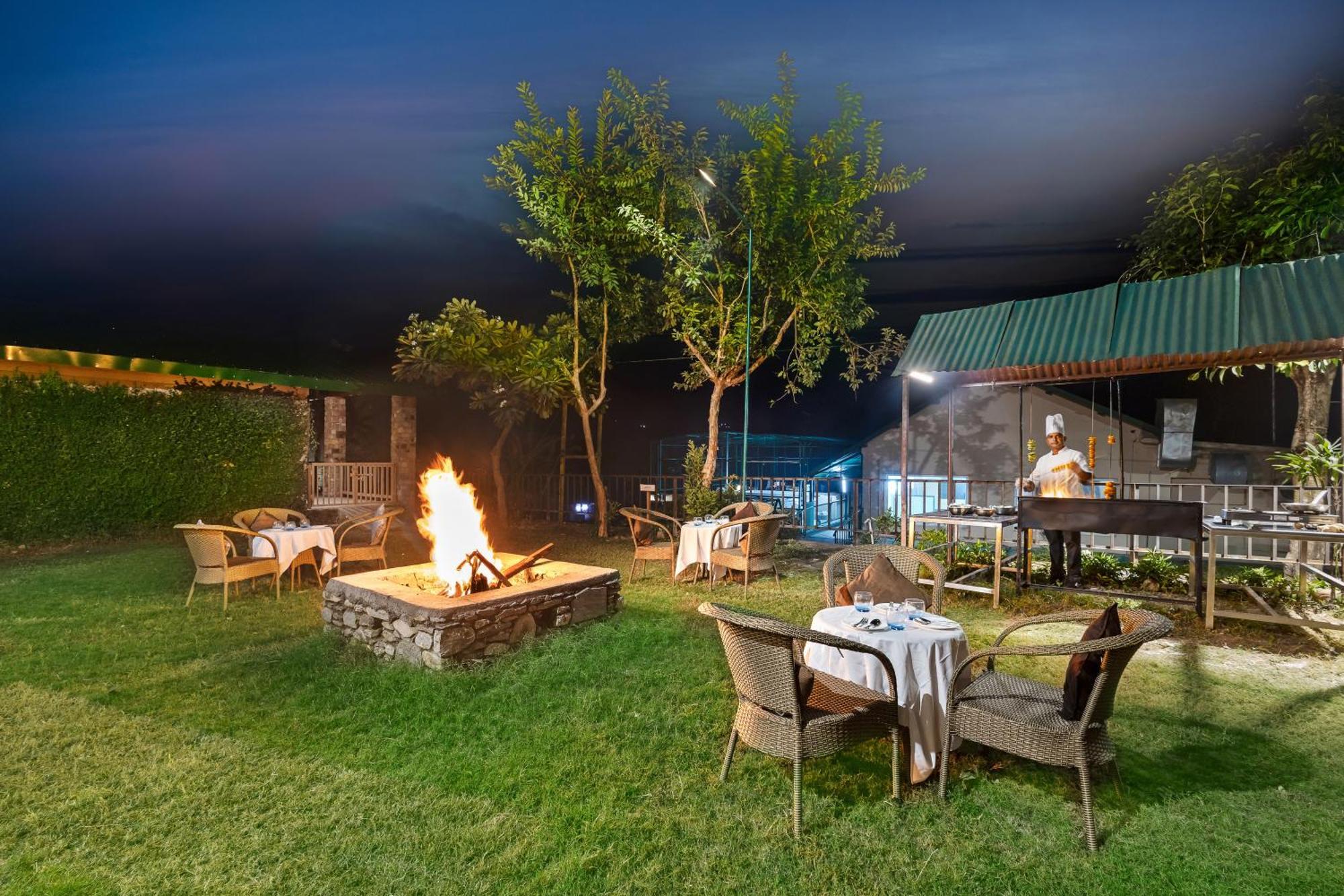 Hotel Sterling Corbett Garjia Esterno foto