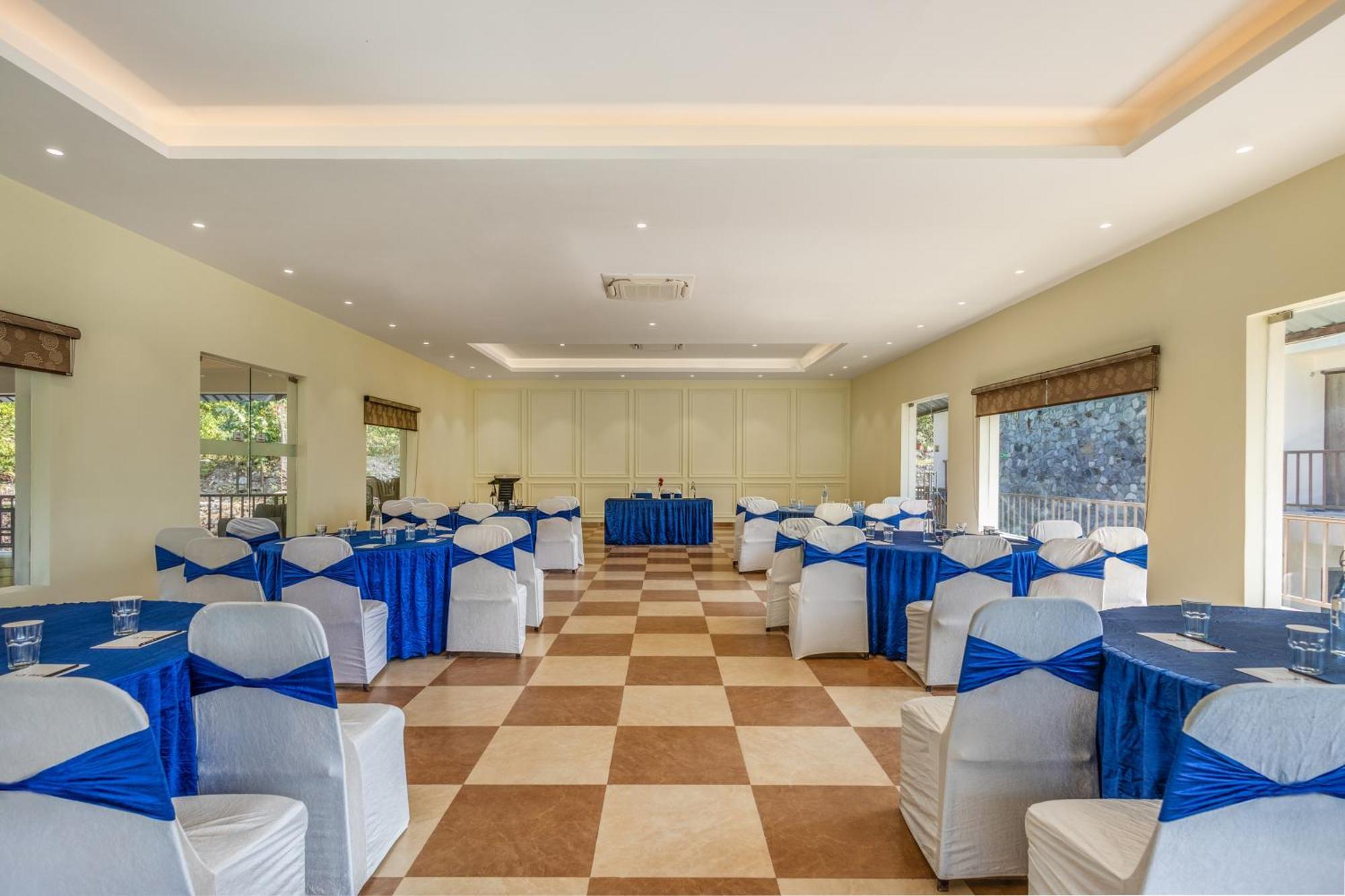 Hotel Sterling Corbett Garjia Esterno foto