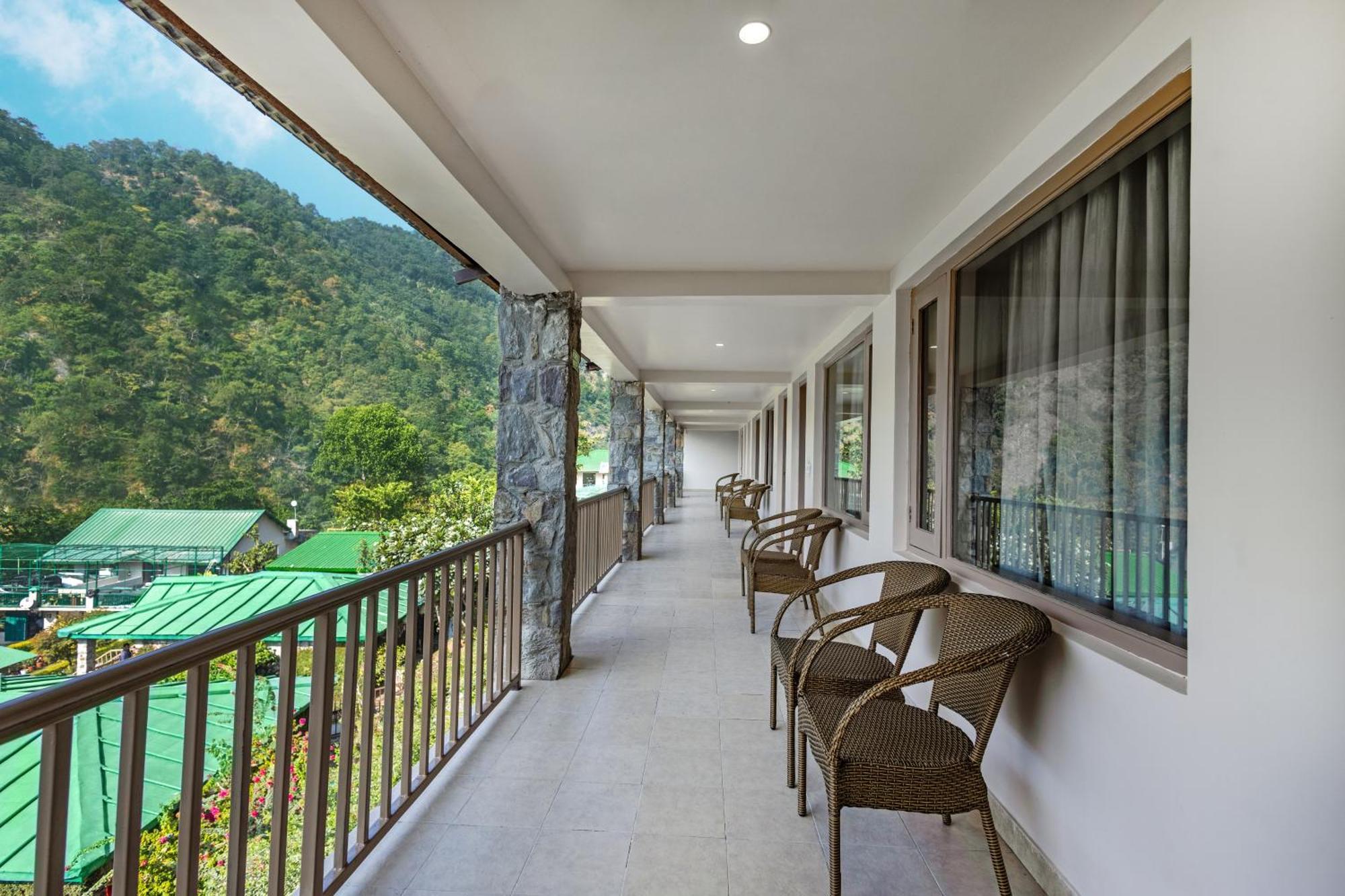 Hotel Sterling Corbett Garjia Esterno foto