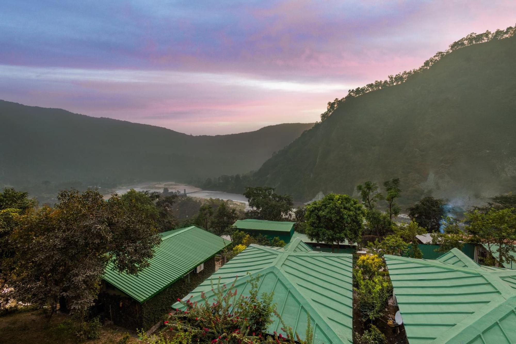 Hotel Sterling Corbett Garjia Esterno foto