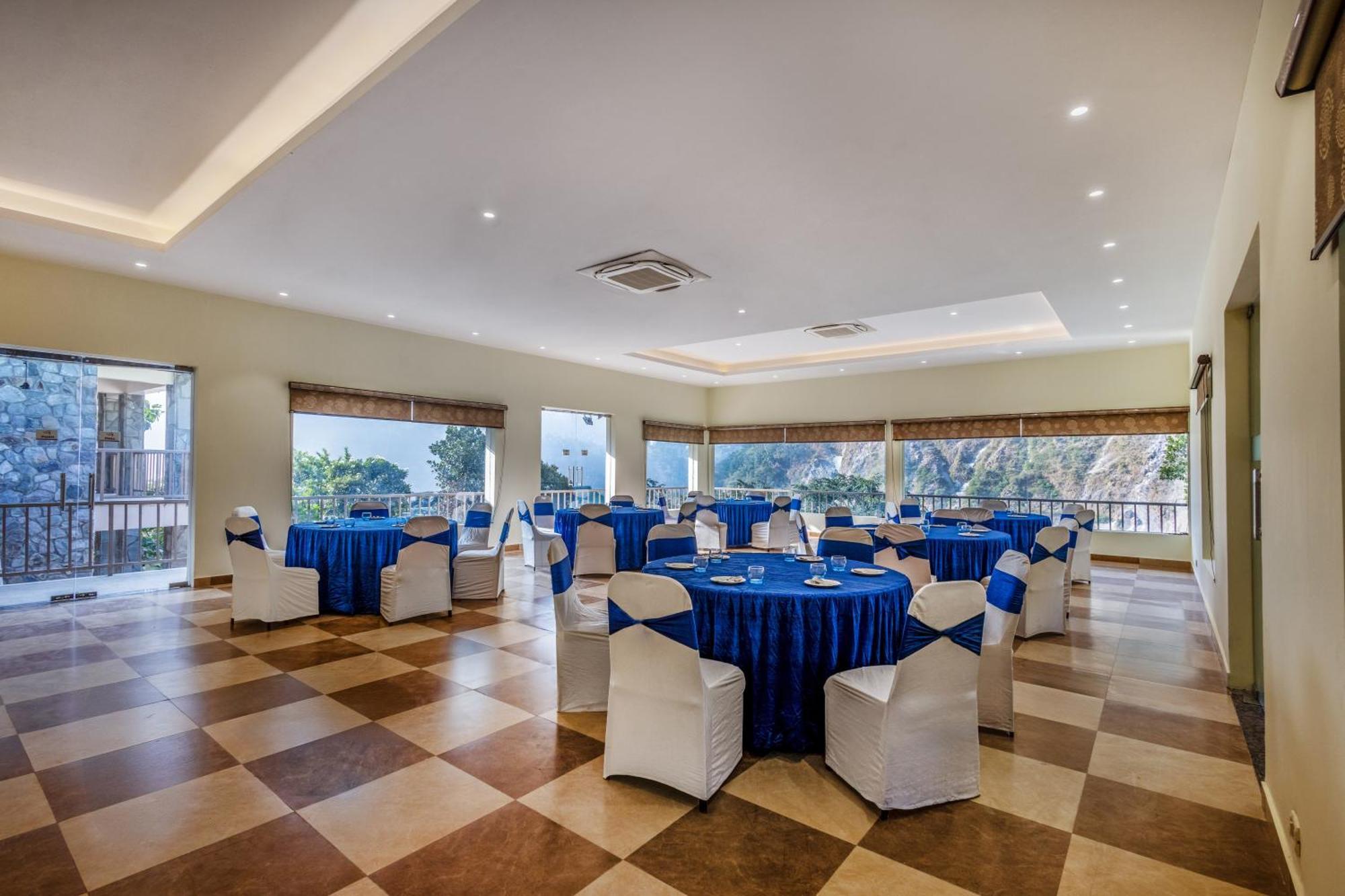 Hotel Sterling Corbett Garjia Esterno foto