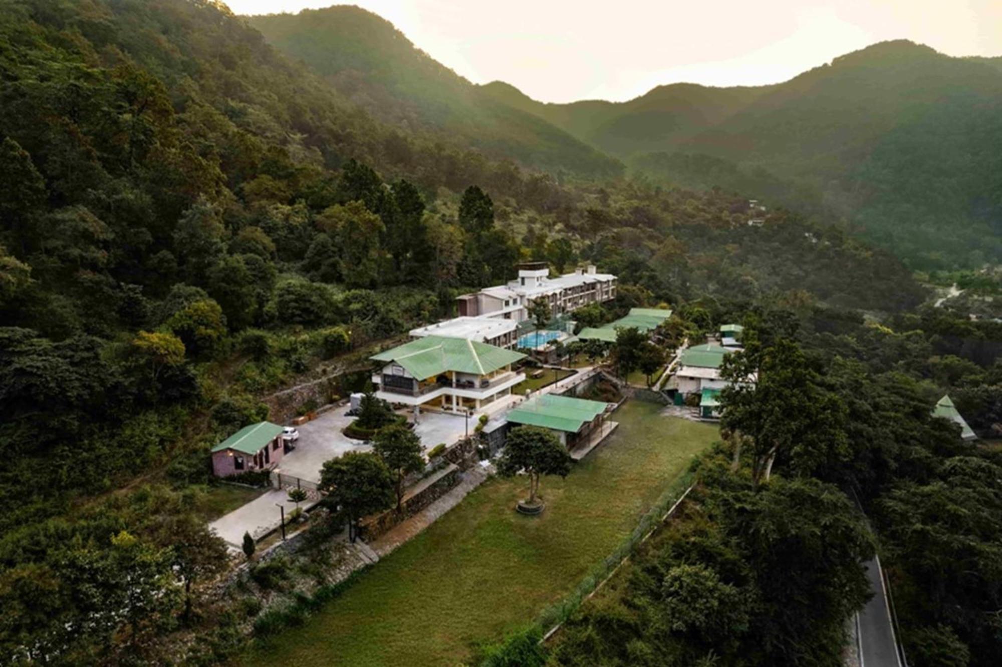 Hotel Sterling Corbett Garjia Esterno foto
