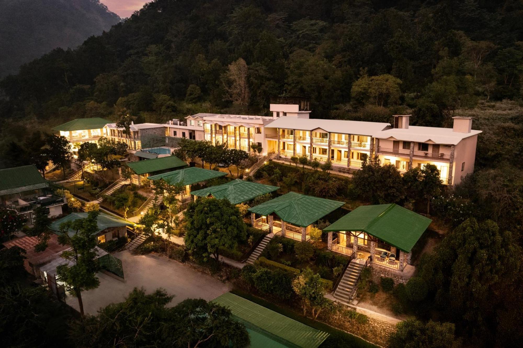 Hotel Sterling Corbett Garjia Esterno foto
